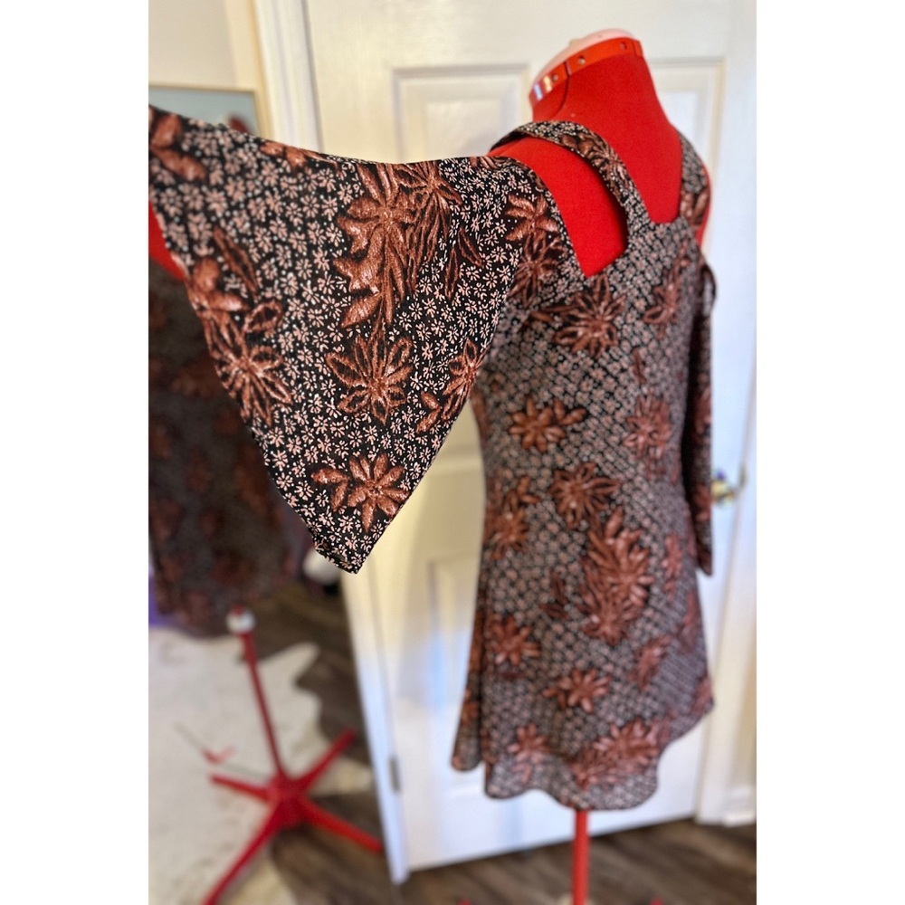 Floral Bell Sleeve Off-shoulder Stunning Dress Women’s Sz M NWOT